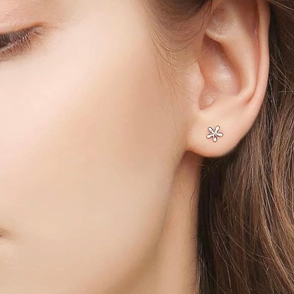 ❤️Flower Power Stud Earrings - Picture 1 of 3